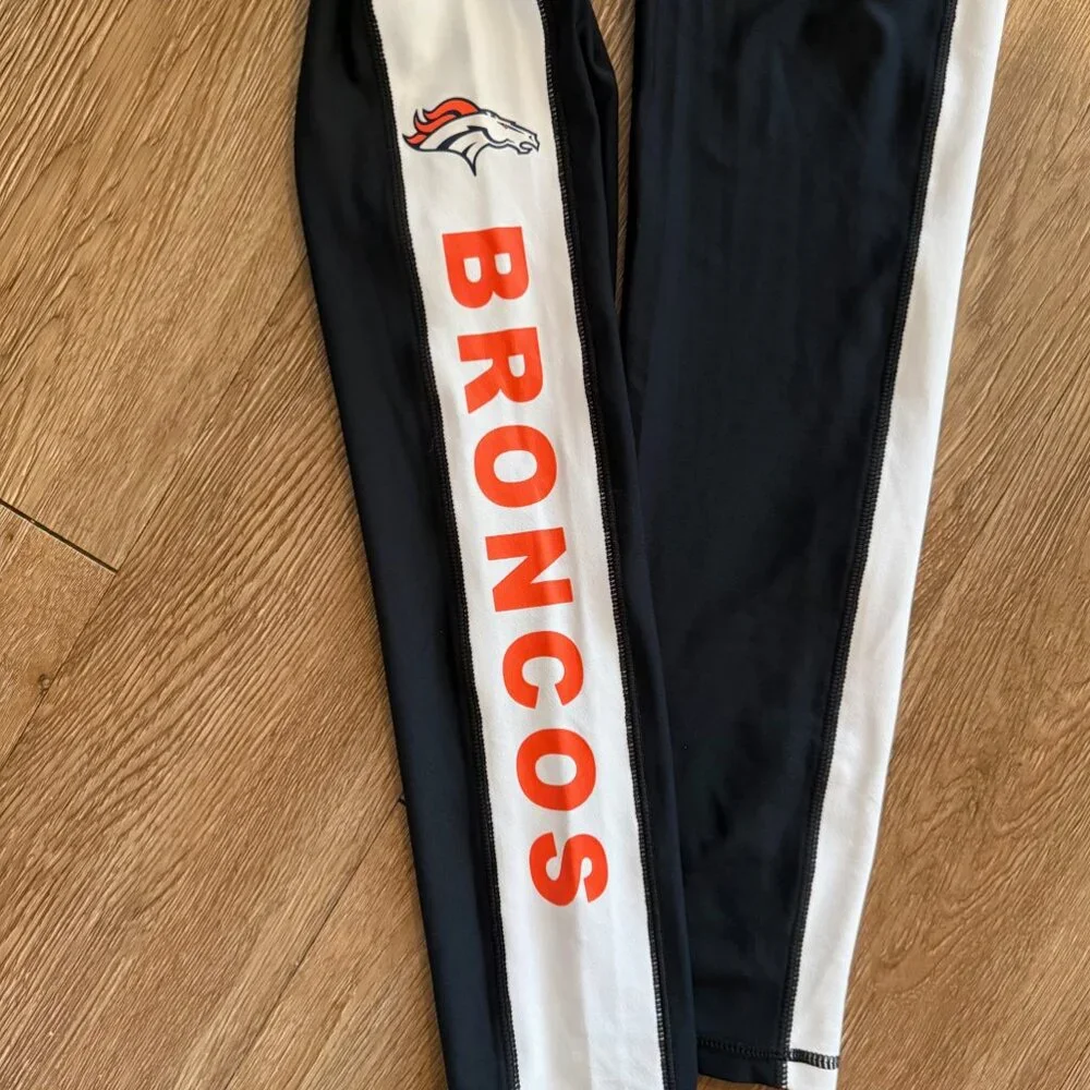 Women's WEAR by Erin Andrews Black Denver Broncos Leggings - Picture 3 of 4